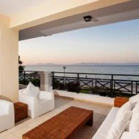 Searene Deluxe Seafront Maisonette *
