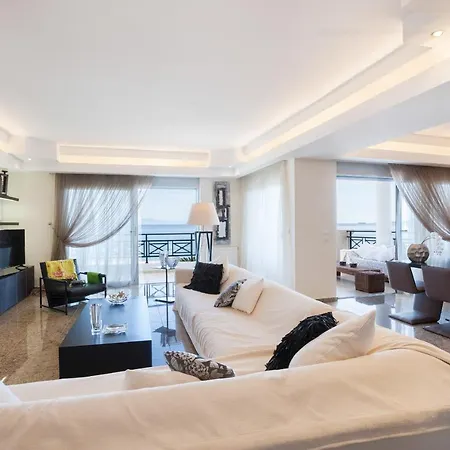 Searene Deluxe Seafront Maisonette *